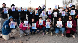 Se manifestaron en Neuquén pidiendo por la aparición de una joven de 20 años