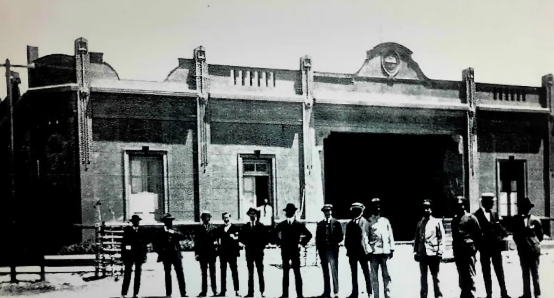 El edificio de Viedma, se inauguró en 1916. Foto: Gobierno de Río Negro. 