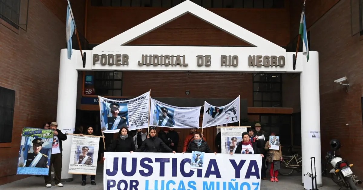 Familiares de Lucas Muñoz reclaman desde hace ocho años saber la verdad sobre el homicidio. (foto de archivo)