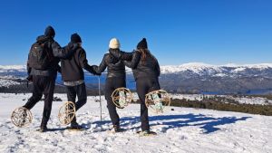 Las chiwas, una tradición ancestral del pueblo Mapuche revive en la nieve del cerro Batea Mahuida