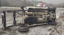 Imagen de Perdió el control por la nieve y chocó contra un colectivo sobre la Ruta 40, cerca de La Angostura