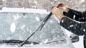 Cómo hacer para descongelar el parabrisas del auto: siete trucos para poner en práctica