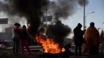 Imagen de Levantan el corte en la colectora de la Ruta 7 en Neuquén, pero sigue el reclamo de vecinos por el suministro eléctrico