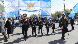 Corte de calle en Neuquén, este martes, por el desfile del 9 de Julio: a qué hora termina