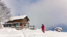 Imagen de Refugios de montaña en El Bolsón: en invierno podés descubrir los secretos del Piltriquitrón