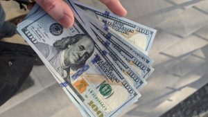 Dólar blue en Neuquén: se comercializa a un precio récord este lunes 1 de julio de 2024