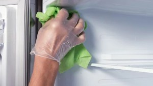 Cómo limpiar el freezer de la heladera con papel aluminio: ¡truco infalible!