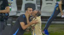 Imagen de Video | Lionel Scaloni opinó del beso que le dio el utilero de la Selección Argentina: «Cosas que pasan cuando…»