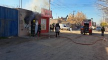 Imagen de Lanzan campaña solidaria en Viedma y Patagones por el chico de 12 años y su madre, internados por un incendio en su casa