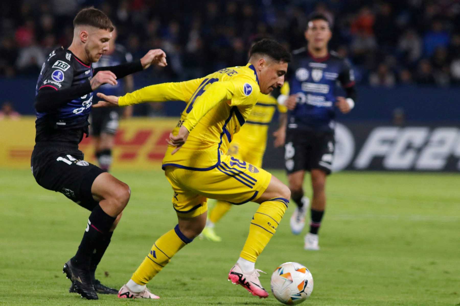 Merentiel tuvo un mano a mano ante Ramírez en el minuto 46 pero no logró convertir. (Photo by Galo Paguay / AFP)