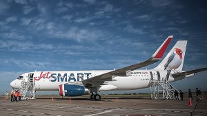 Más vuelos de JetSmart desde octubre en Río Negro y Neuquén para este verano 2025