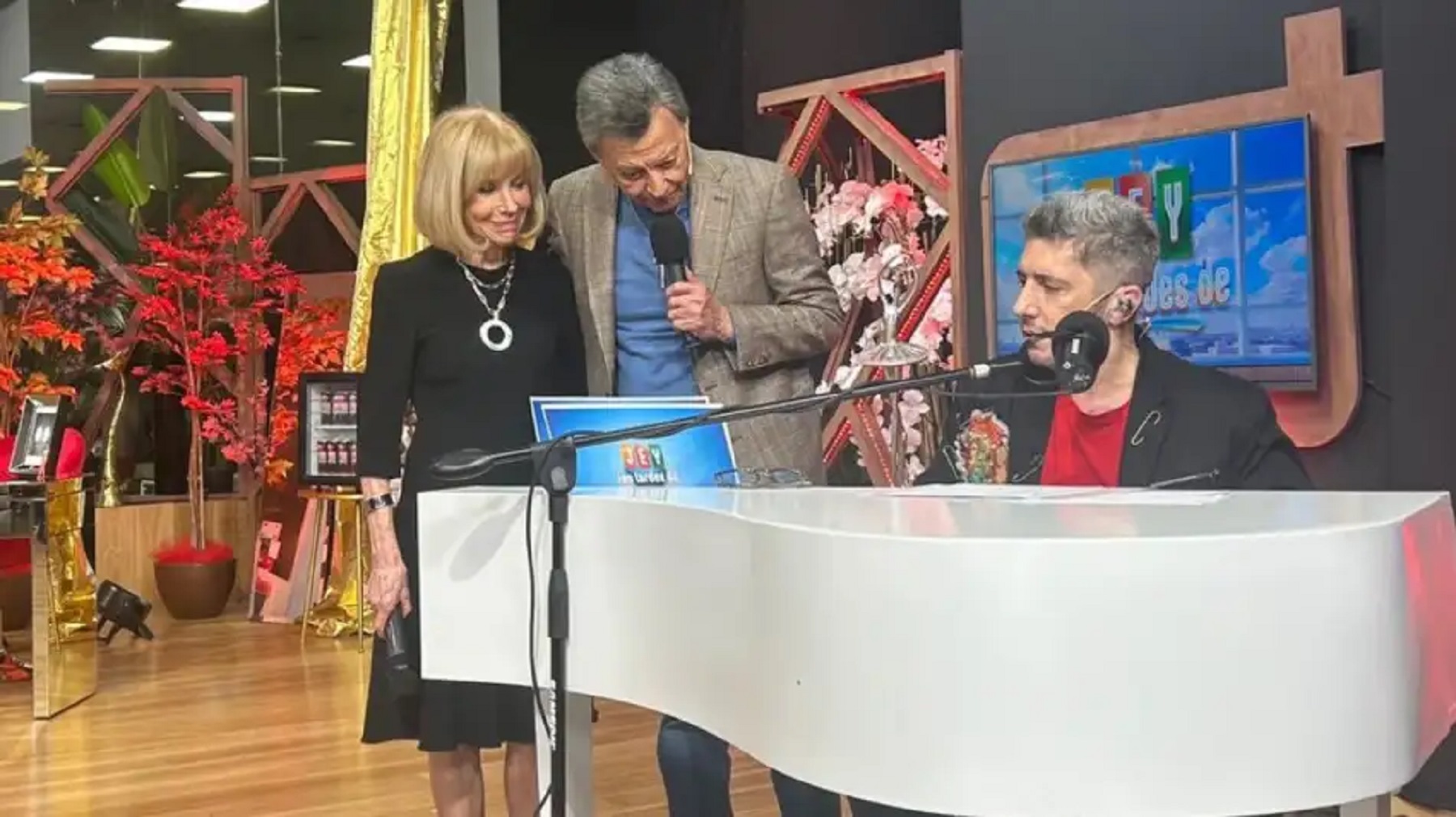 Invitados de lujo en el programa de Jey Mammón
