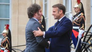Javier Milei con Emmanuel Macron en la previa de la inauguración de los Juegos Olímpicos en Francia