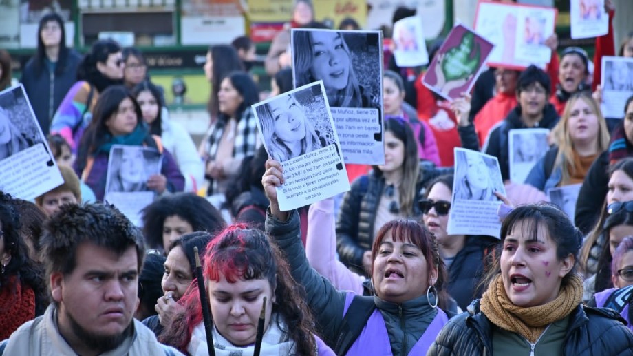 "Tiene que aparecer con vida": familiares y amigos de Luciana Muñoz marcharon a dos semanas de su desaparición