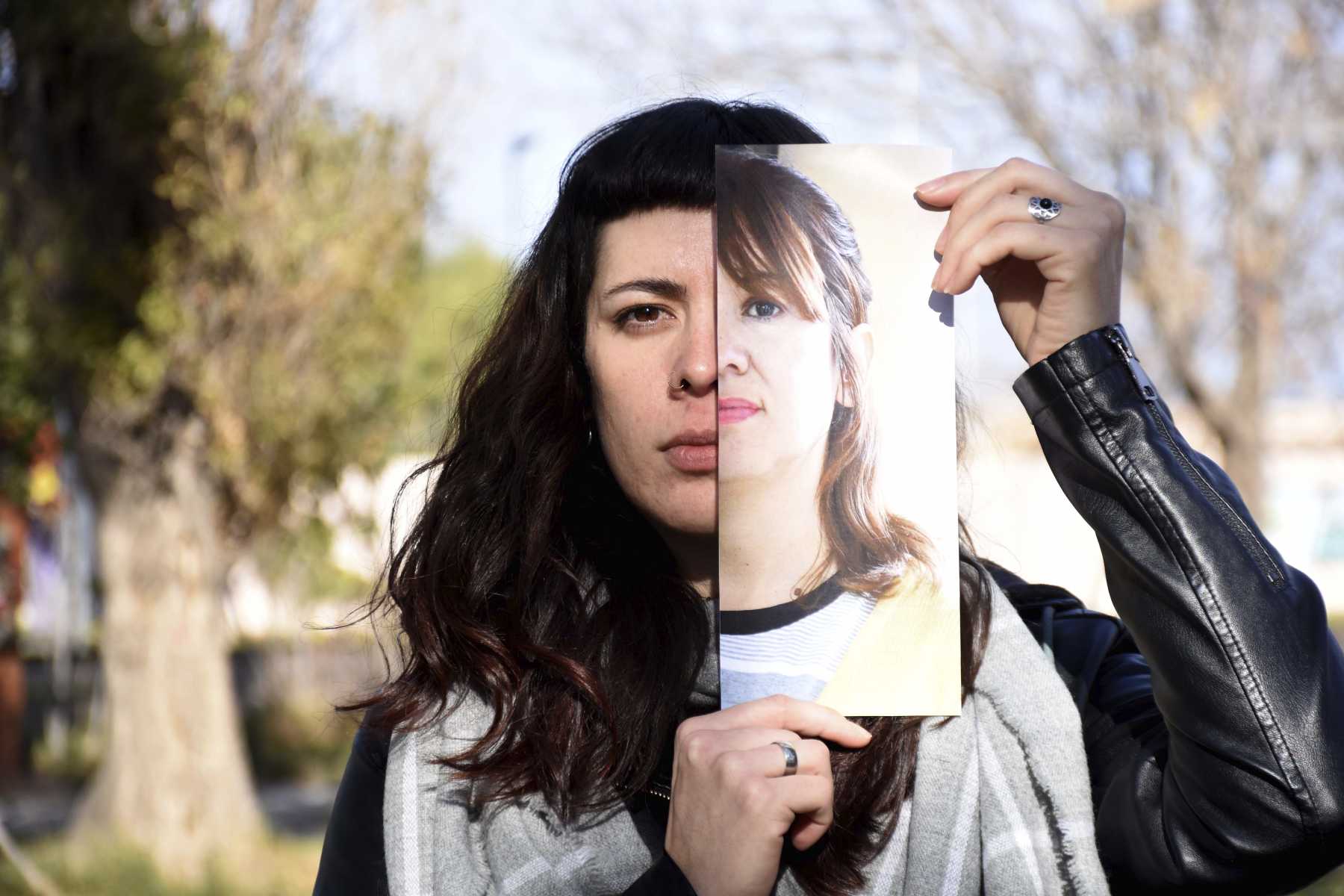 Abril es la hija de Ivana y quien sostiene la causa ante la Comisión Interamericana de Derechos Humanos. Foto Matías Subat.