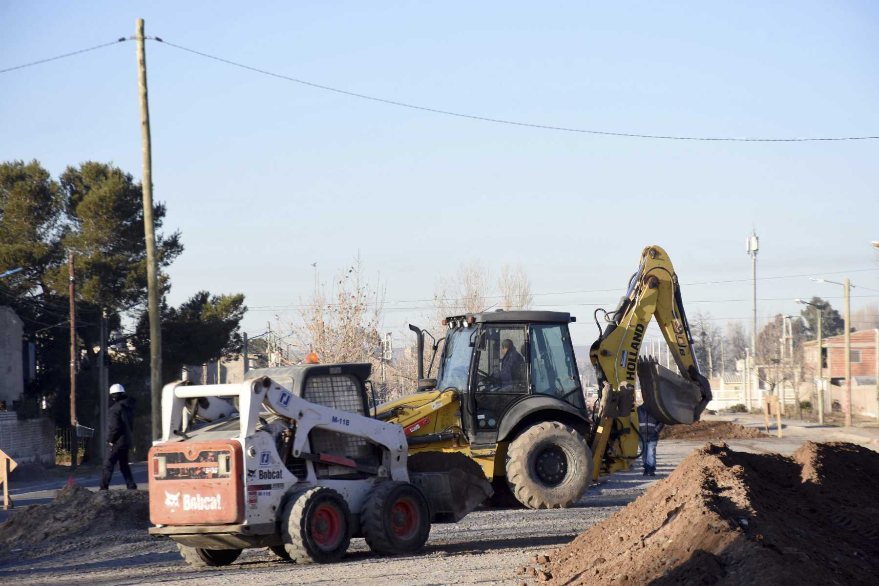 Trabajos  de asfalto en la avenida Necochea (foto archivo Matías Subat)