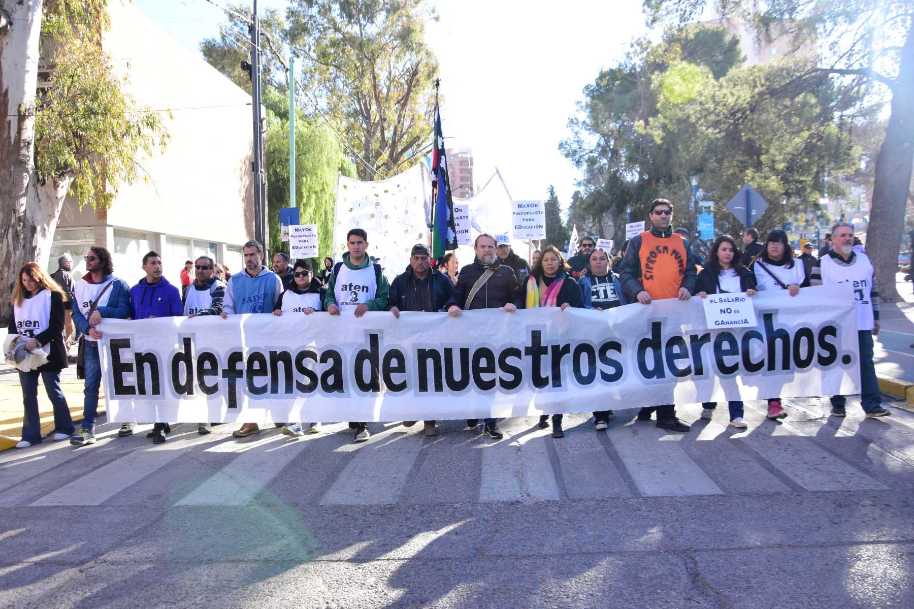 ATEN, Sadop y organizaciones sociales marcharon "en defensa de los derechos". Foto: Cecilia Maletti. 