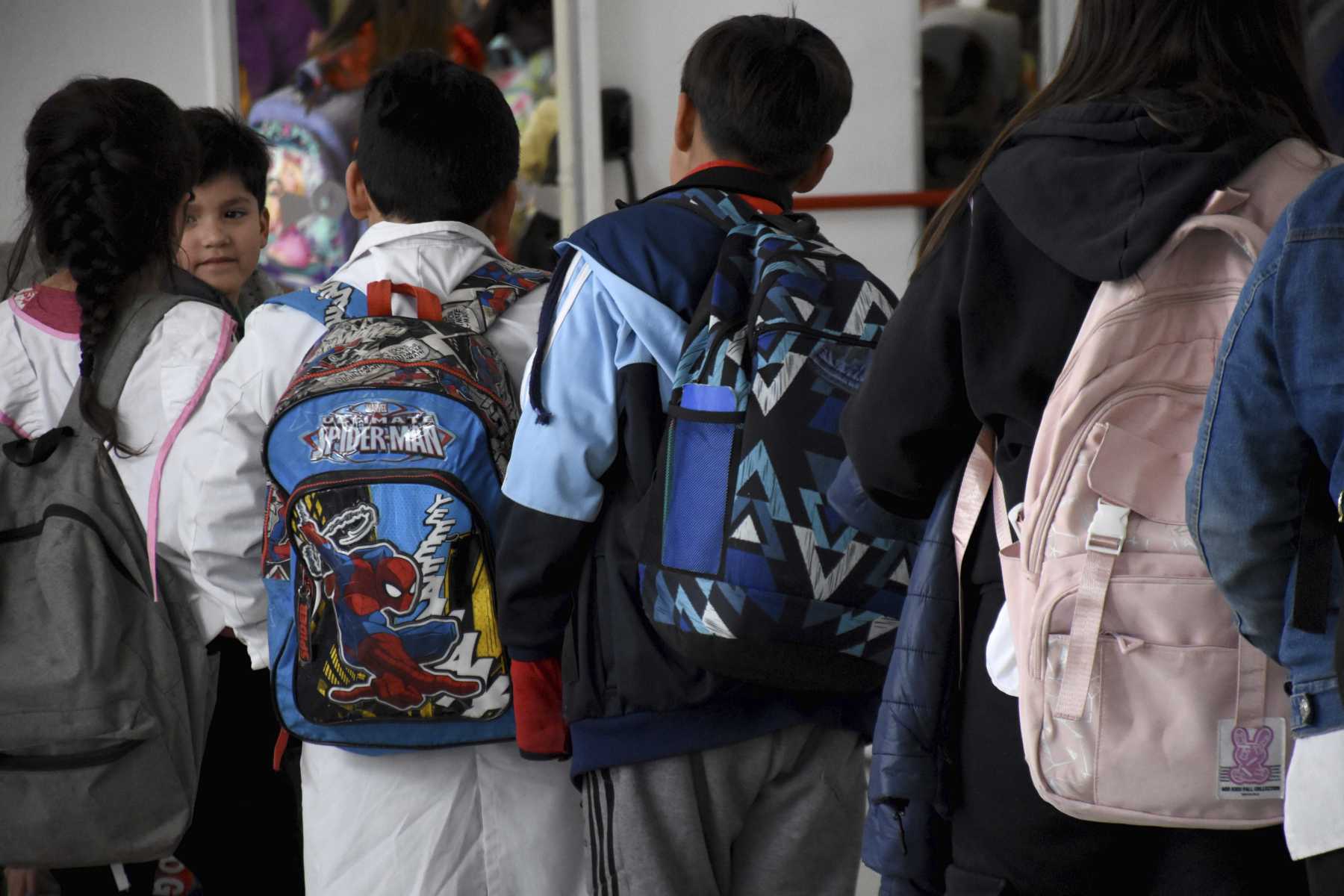 Las defensorías de la niñez piden que se cumplan los 190 días de clase en Neuquén. Foto: Matías Subat.