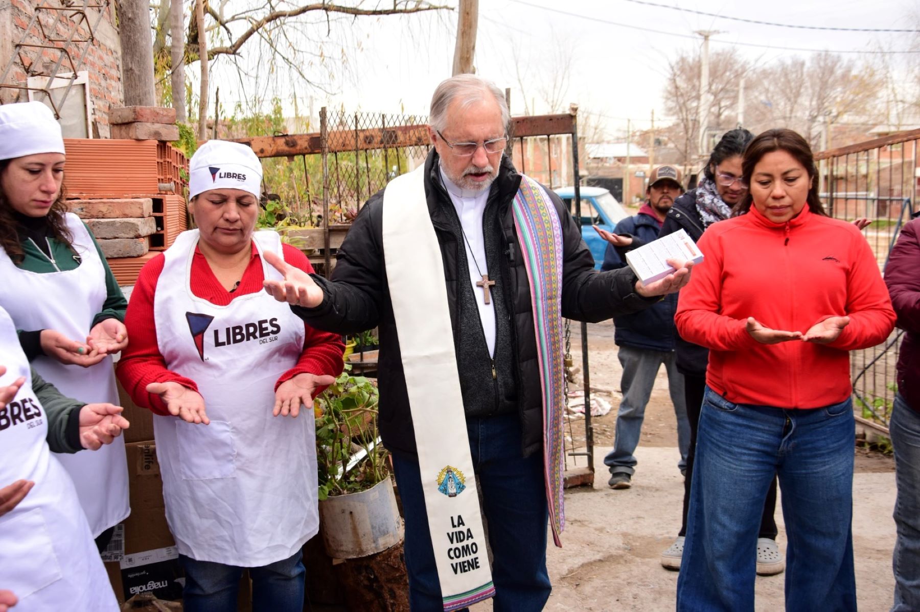 El obispo de Neuquén bendijo un comedor de una de las organizaciones sociales. Foto: Gentileza