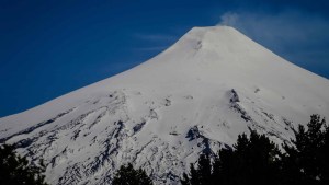 Video | Heroico rescate en el volcán Puyehue en Chile: una andinista estaba atrapada