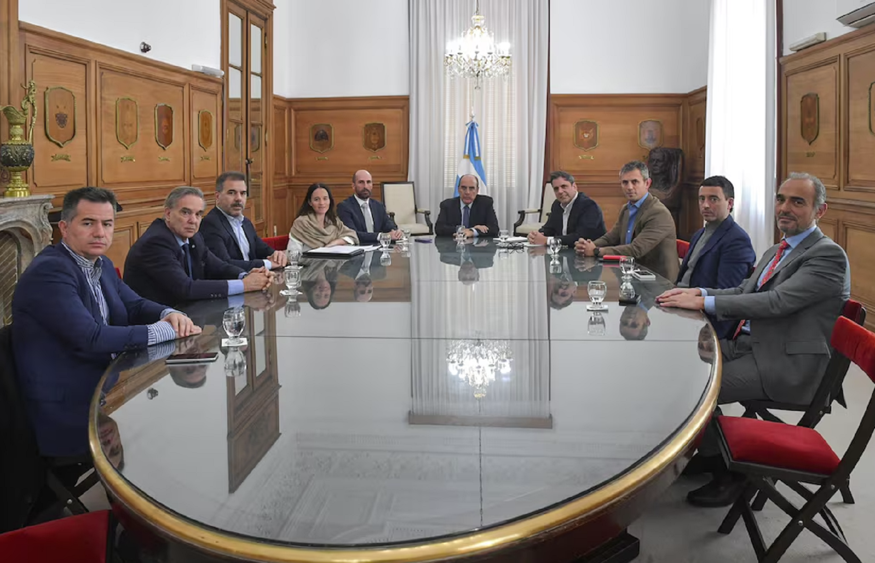 El jefe de Gabinete, Guillermo Francos, recibió a jefes de la oposición dialoguista Foto: gentileza Jefatura de Gabinete
