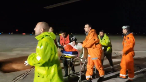 Preocupación en Mar del Plata: una lancha se hundió con tres tripulantes y solo uno pudo ser rescatado
