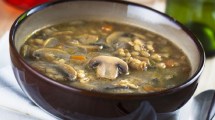 Imagen de Sopa de hongos y vegetales salvadora