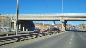 Llegaron los radares a la Ruta 7 de Neuquén: son instalados sobre la Avenida Alfonsín ¿multarán?