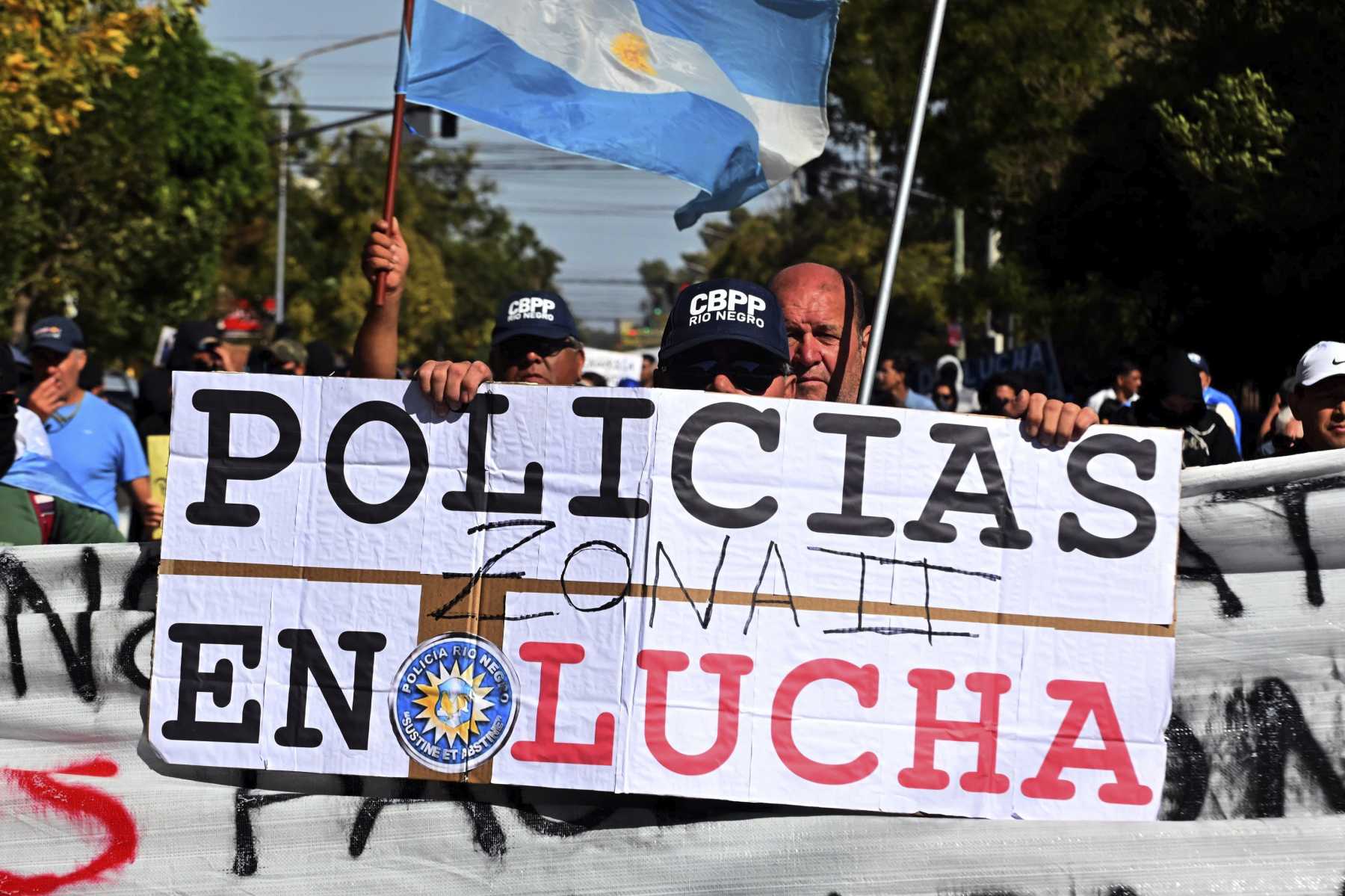 Una de las protestas policiales en el inicio del 2023 por mejores salarios para los uniformados. Foto: Marcelo Ochoa