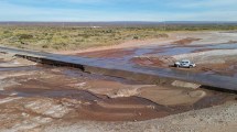 Imagen de Rolando Figueroa prometió hacer los puentes en Carranza y Punta Colorada en la Ruta del Petróleo