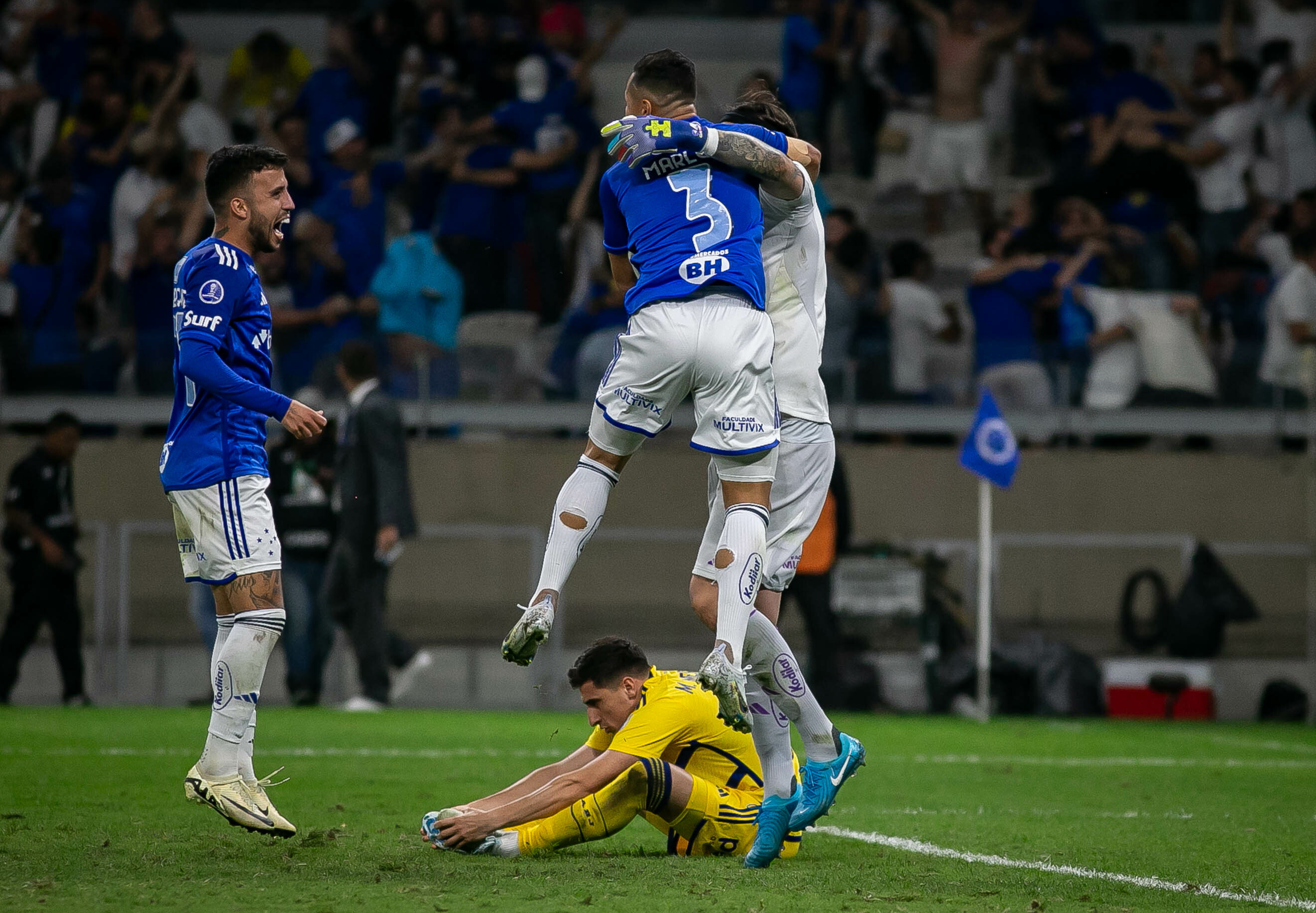 El uruguayo Miguel Merentiel erró el penal decisivo para Boca. Foto: Fernando Moreno/AGIF