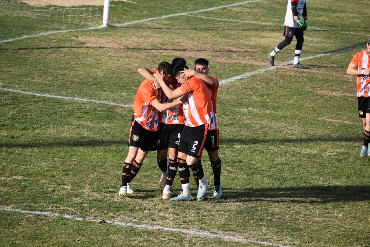 San Patricio recibirá a Petrolero en El Chañar el domingo.