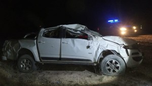 ¿Robo o accidente?: encontraron una camioneta abandonada y destrozada en un paraje de Río Negro