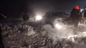 Dramático rescate en Villa Pehuenia: salvaron a una familia que quedó atrapada en pleno temporal de nieve