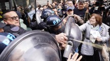 Imagen de Video | Represión frente al Congreso: lanzaron gas pimienta contra jubilados que protestaban