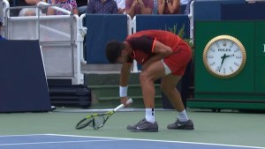 Alcaraz perdió la calma, destrozó la raqueta y se despidió del Abierto de Cincinnati