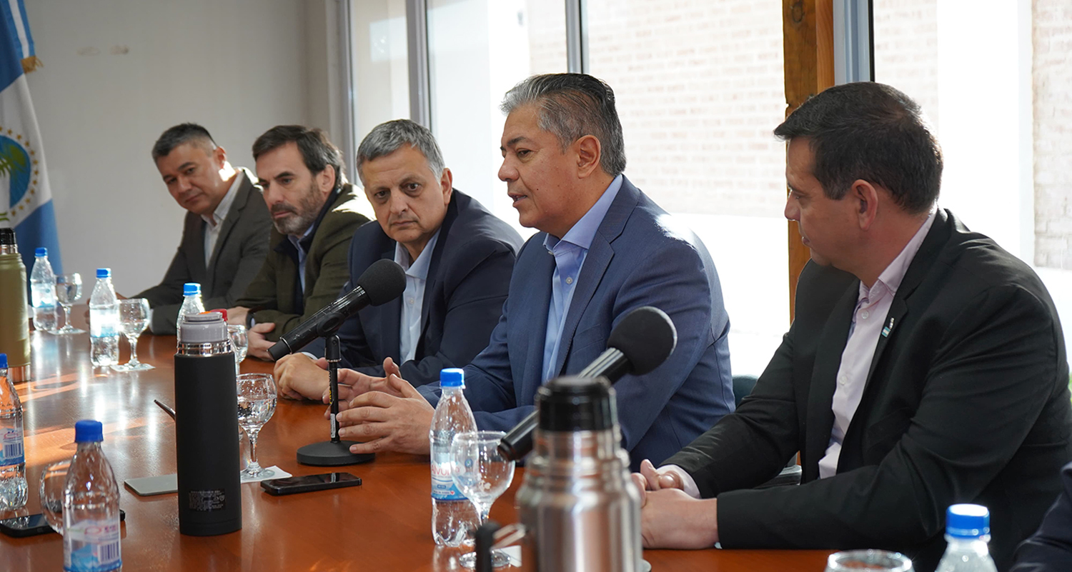 El titular de YPF Horacio Marín junto al gobernador de Neuquén Rolando Figueroa. Foto: Neuquén Informa.
