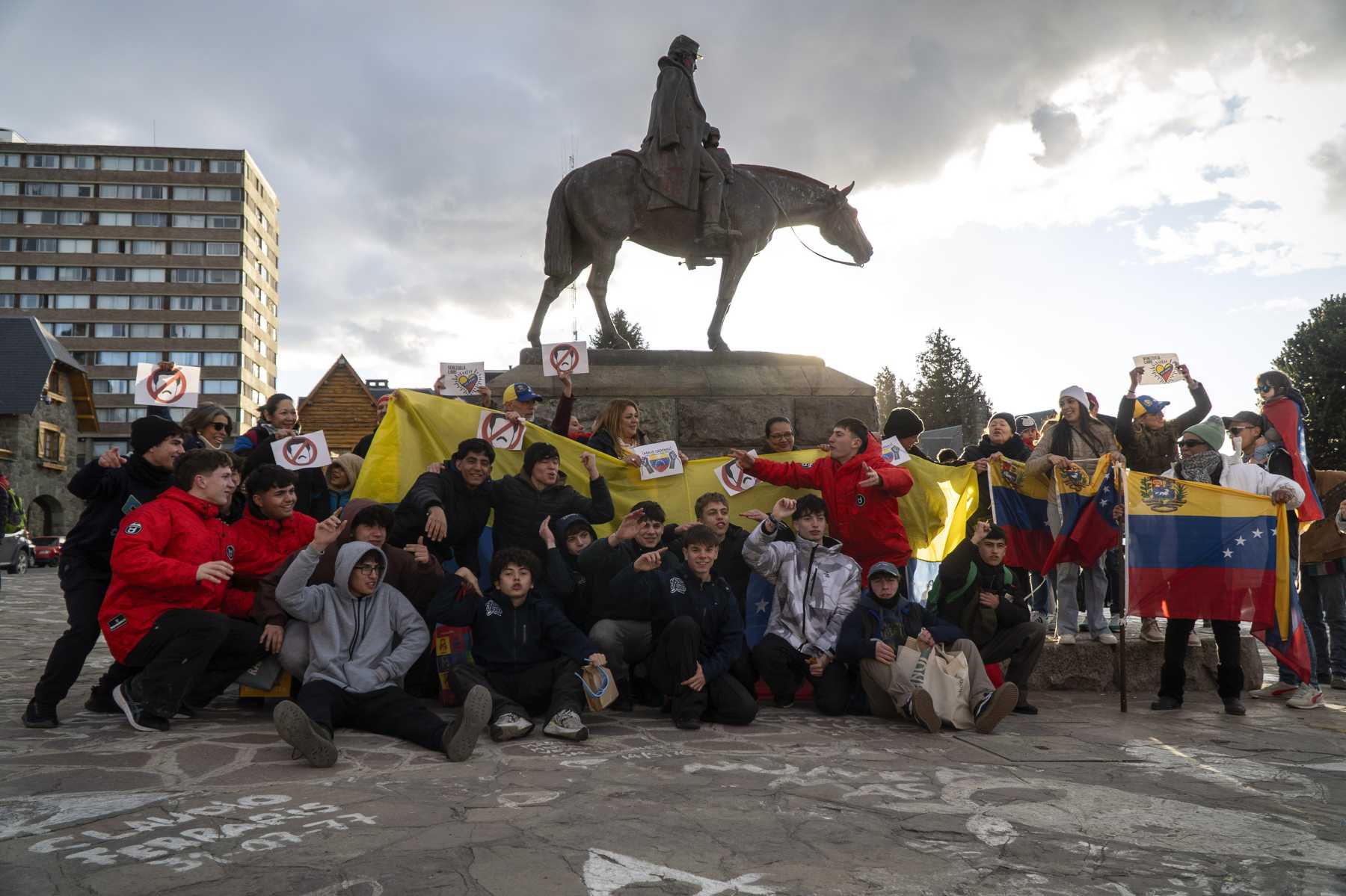 Venezolanos protestaron en Bariloche. (Foto: Marcelo Martínez)