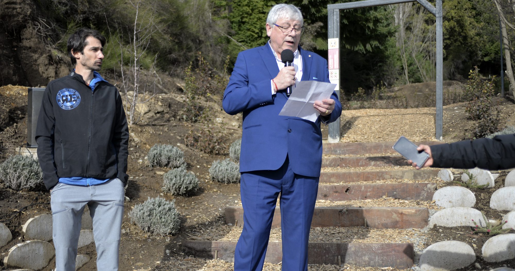 Walter Cortés la semana pasada inauguró un sendero de trekking y bicicleta en cerro Otto en una cogestión con privados. Foto: Archivo/Chino Leiva