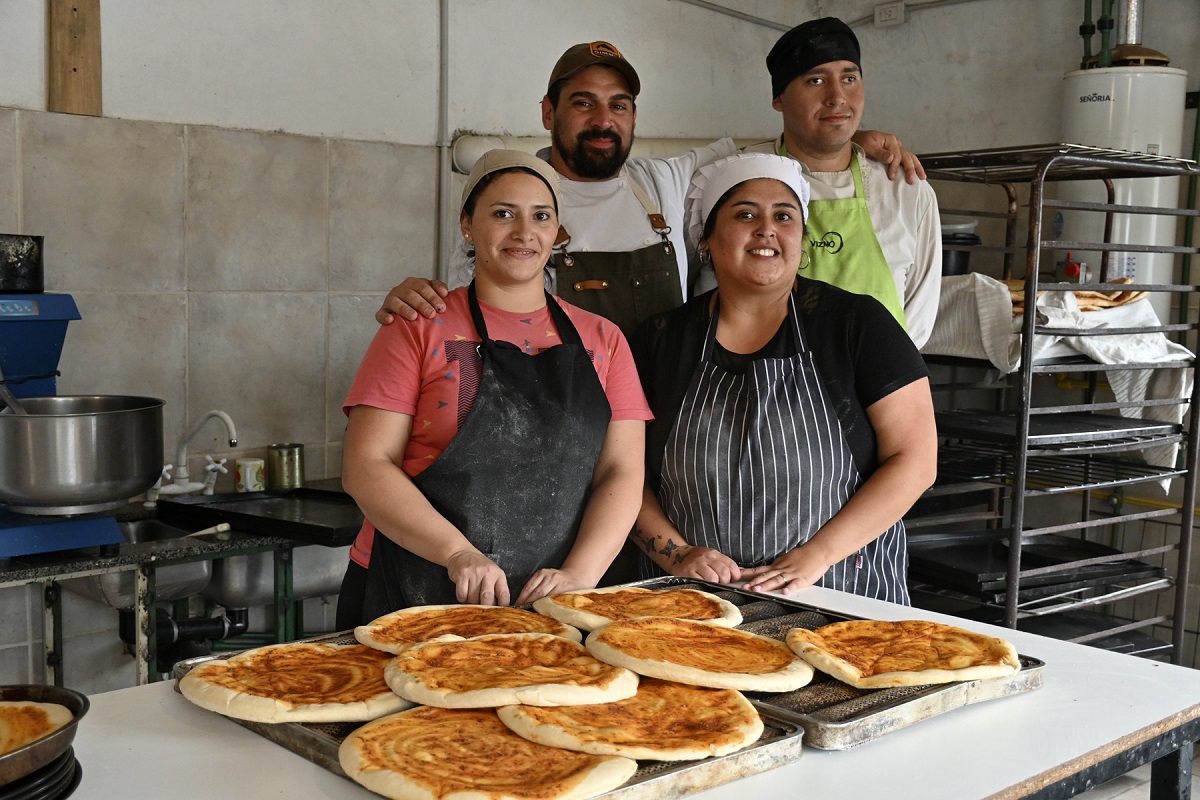 El equipo de Panadería de la Fundación San José Obrero en el barrio Malvinas. Foto: Chino Leiva