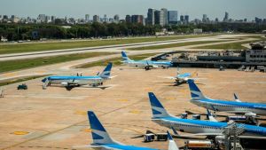 Vuelos demorados en Ezeiza: aeronáuticos realizan asambleas este jueves