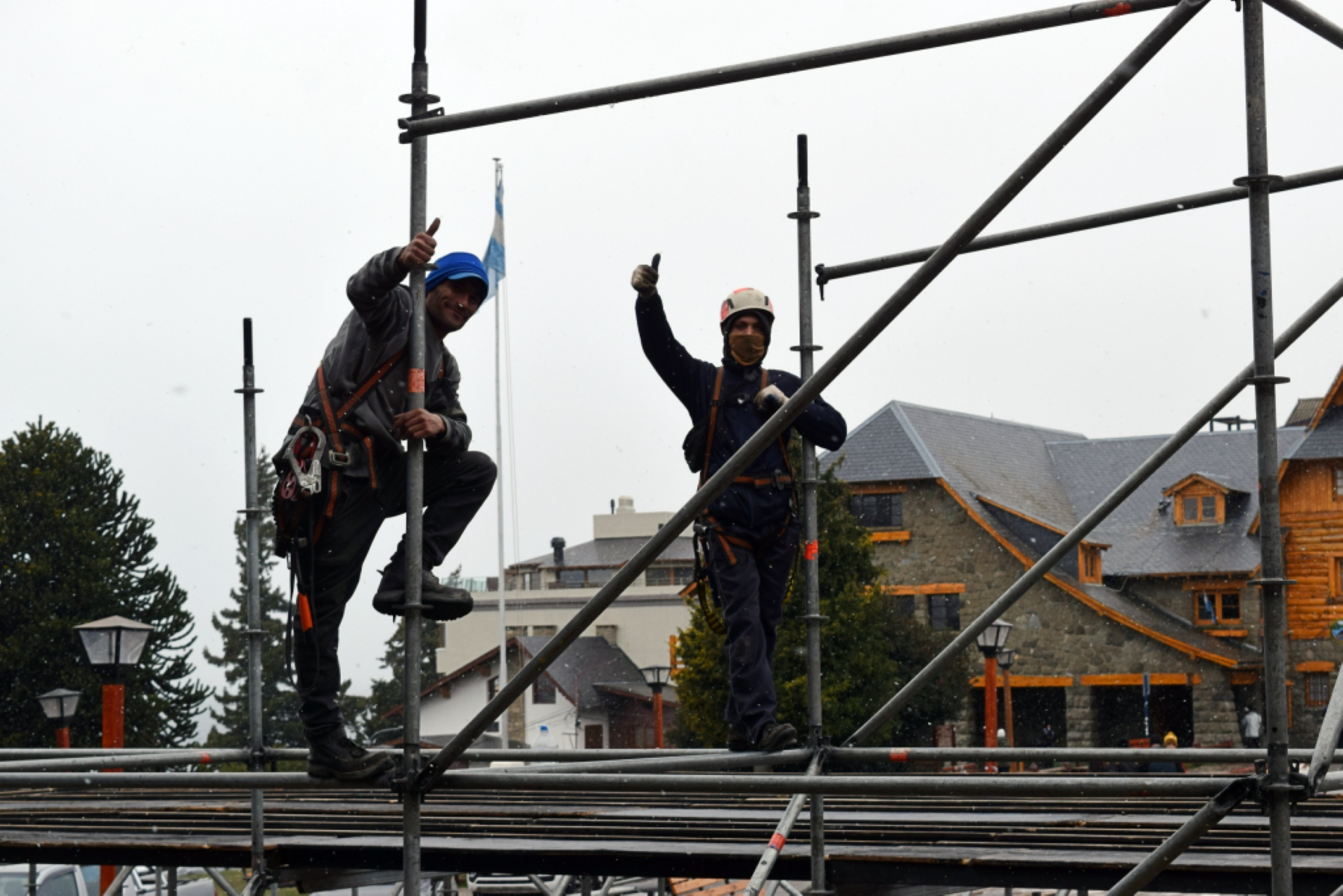 Armado del escenario en Bariloche. Foto: Gentileza