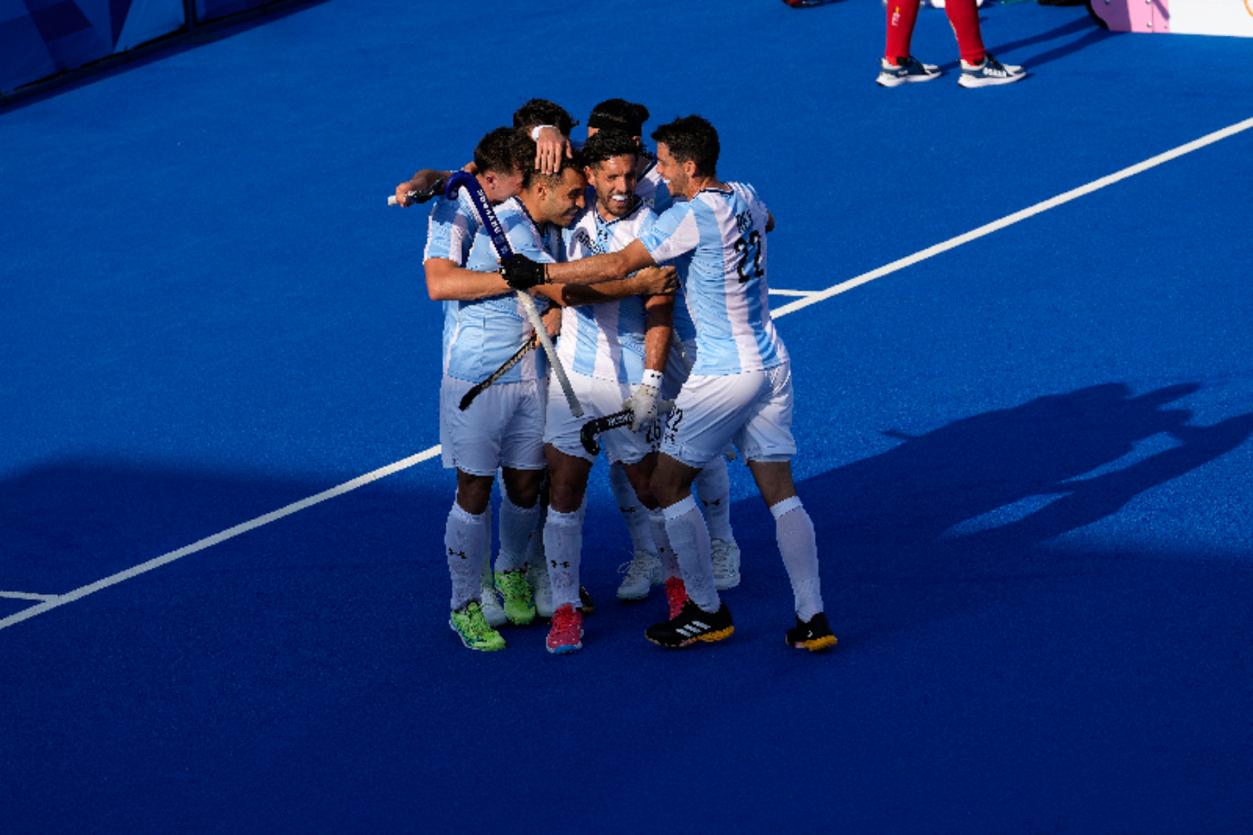 Los Leones enfrentarán a Alemania en un duelo decisivo por los cuartos de final de los Juegos Olímpicos de hockey sobre césped. Foto AP Anjum Naveed