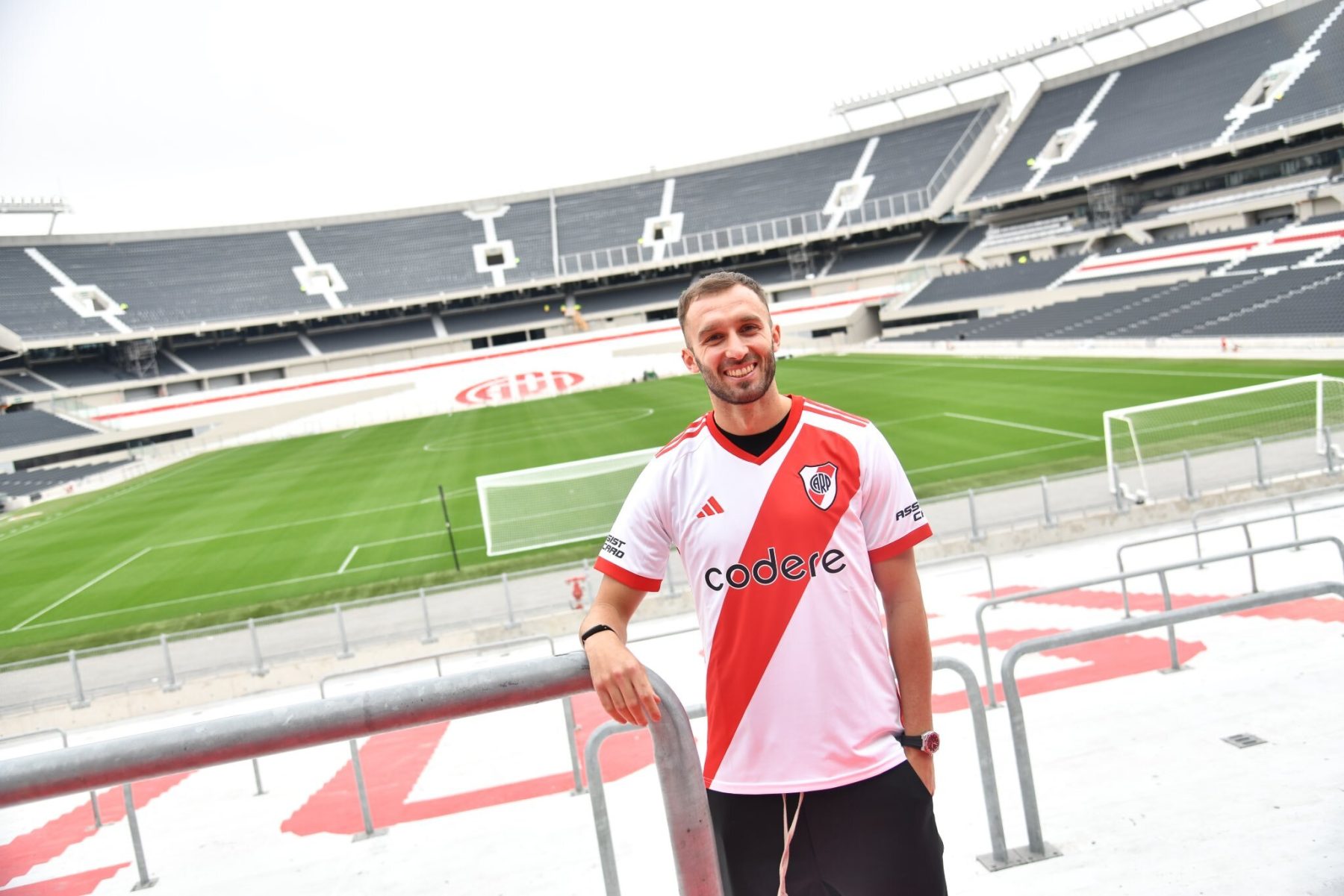 Pezzella podría ser titular el sábado con Huracán. (Foto: @RiverPlate)