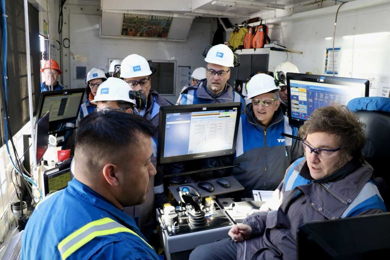 El presidente recorrió Vaca Muerta y conoció cómo se hacen los pozos shale.