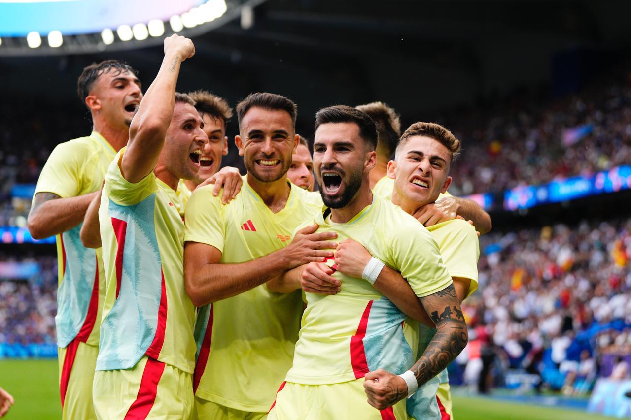 España ganó la medalla de oro en fútbol y amargó a Francia.