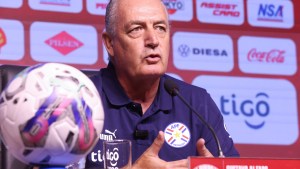 Gustavo Alfaro fue presentado como nuevo entrenador de la selección de Paraguay