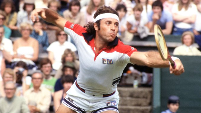 Guillermo Vilas nació en Mar del Plata, ganó 62 torneos de ATP, entre los cuales se cuentan cuatro Grand Slams.