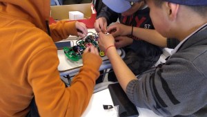 Armar robots, la apuesta de la Universidad Nacional de Río Negro para captar jóvenes de Bariloche