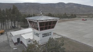 Custodio de nombre y profesión: una historia que ya lleva 42 años en el aeropuerto de Chos Malal